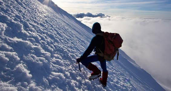 taranaki-summit-climber-winter-565.jpg
