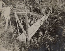 The old timber swing bridge (Morgan's Bridge). Photo courtesy of the  Charlie Hellawell Collection.