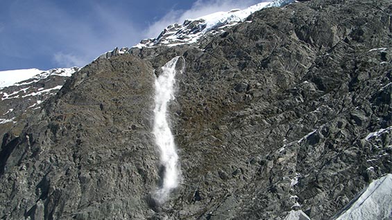 avalanche-cascade-saddle-route-565.jpg
