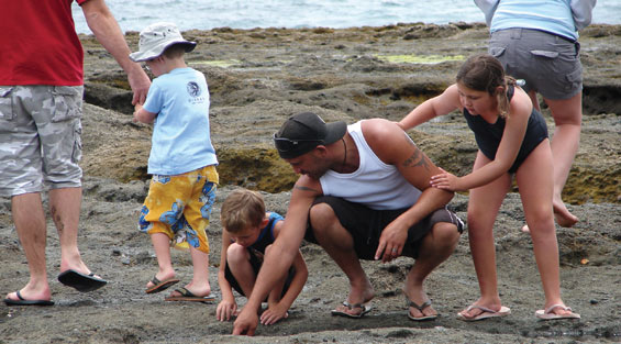 Family at Leigh Marine Reserve. Photo: DOC/Danica Stent. 