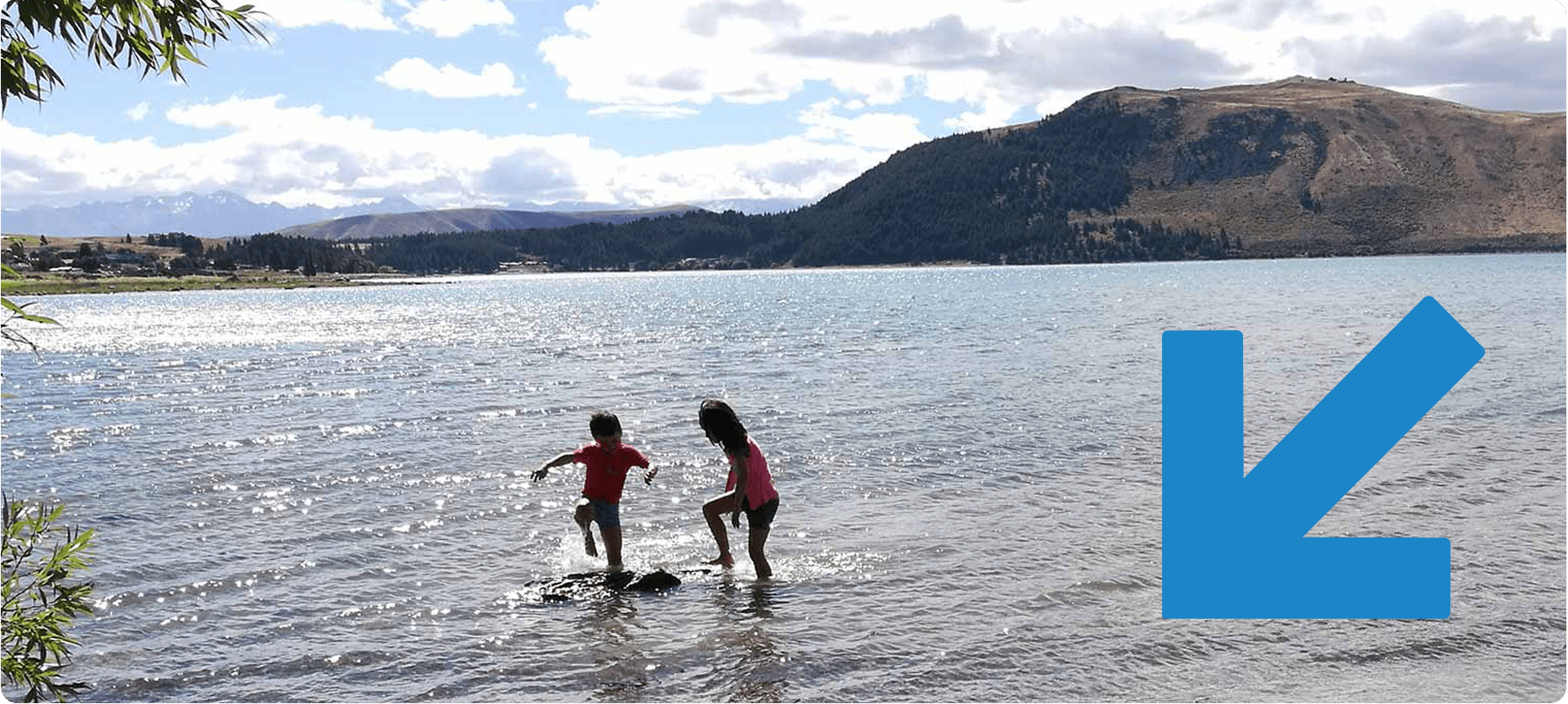 Two children splashing in the water.