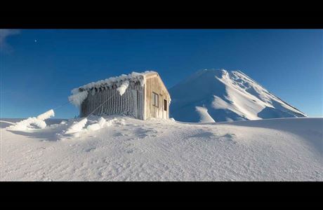 Syme Hut: Te Papa-Kura-o-Taranaki, Taranaki region