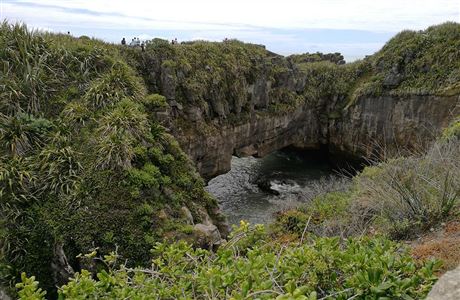 Punakaiki Pancake Rocks and Blowholes Walk: Paparoa National Park, West ...