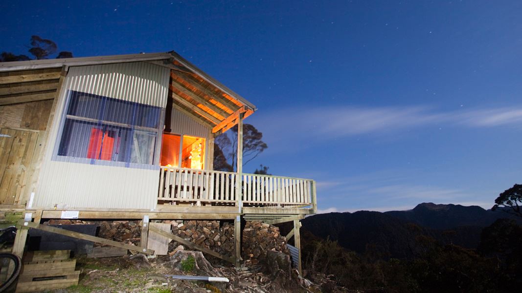 Lyell Saddle Hut.