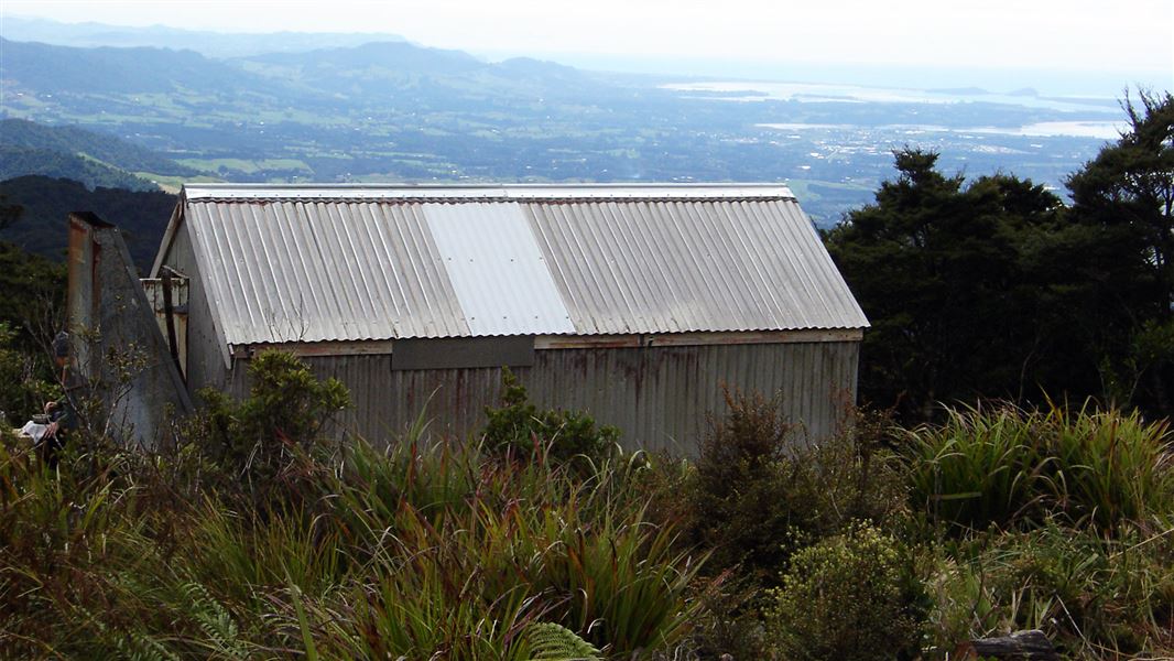 Kauritatahi Hut. 