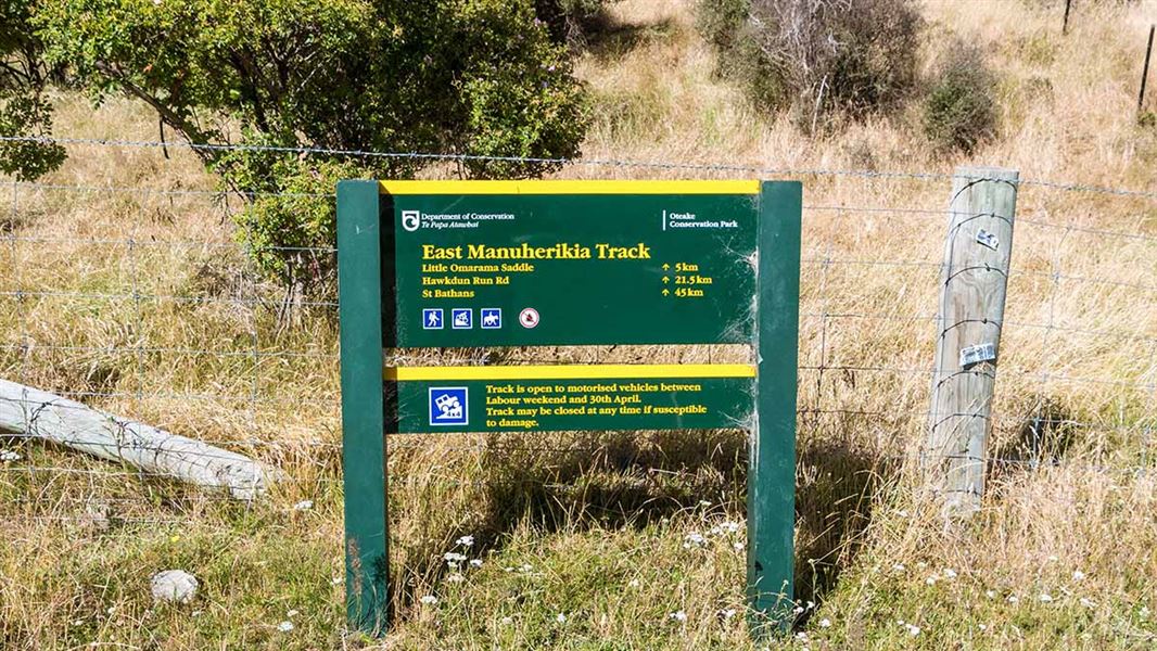 Sign show track information.