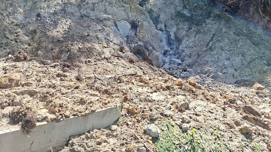 Debris on the Mautohe Cathedral Cove track. 