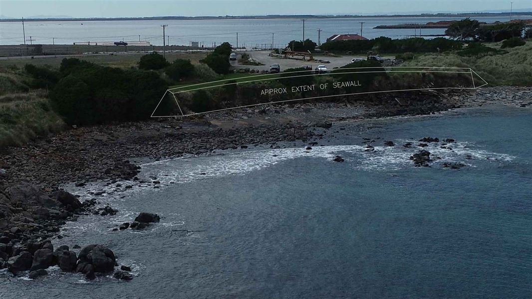Ocean Beach, Bluff with an illustration of the proposed sea wall overlayed.